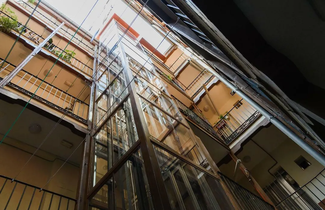 Reina Sofia - Buhardilas Con Encanto, Ac-1